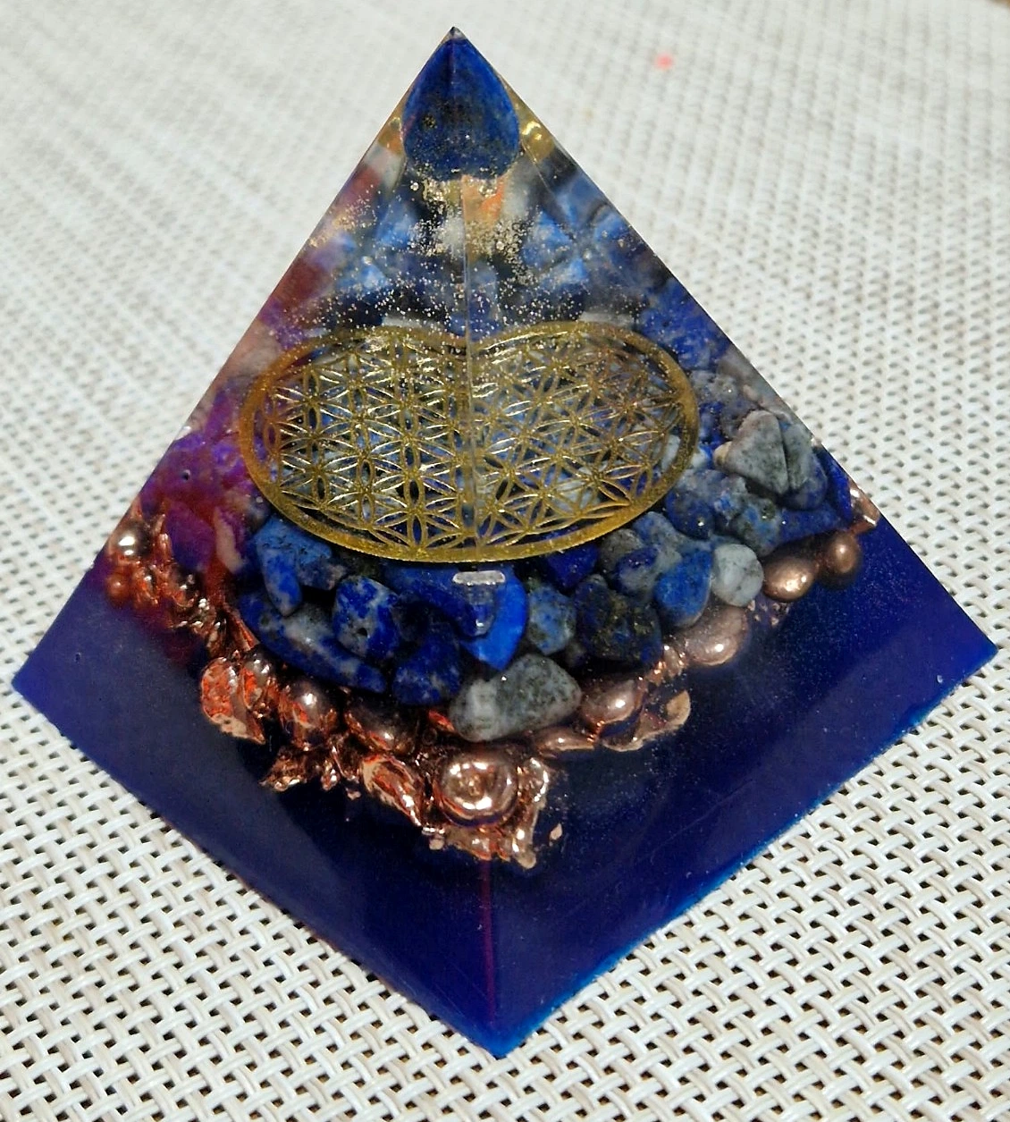 Photographie originale de Sonia : Pyramide Azur – Fleur de vie